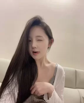 固戍性感嫩妹诗诗