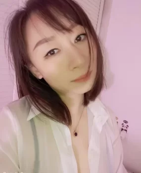 成都西站附近美女