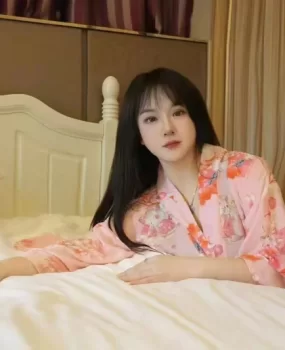 专职   20多岁  还可以 看着蛮有感觉的