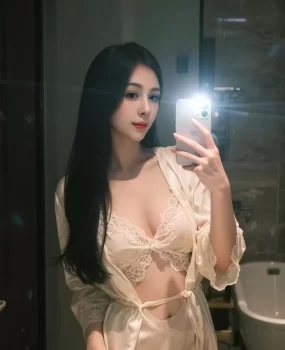 佛山有颜有奶车模身材