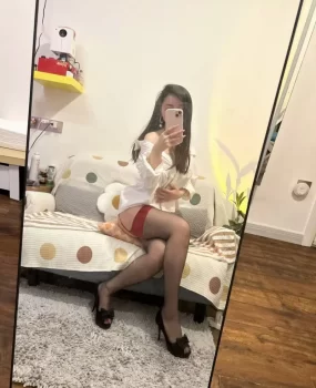 普陀高质量少妇，神似妃光莉，边看av边干