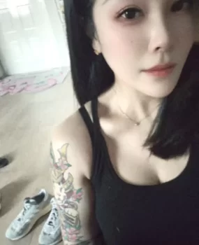 市北纹身美女