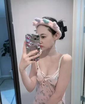 00后让人欲罢不能的纯欲极品反差骚货