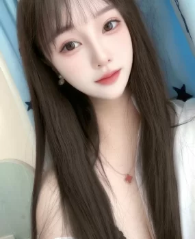 00后粉嫩大胸兼职妹子