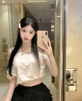 粉嫩B紧美乳妹子   艾琳