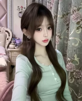 蕾丝制服诱惑美白少女