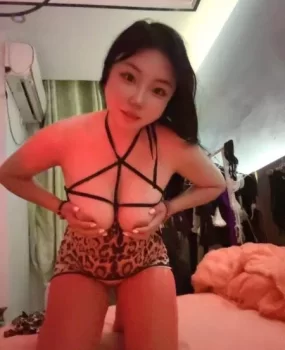 银川大奶服务系妹子