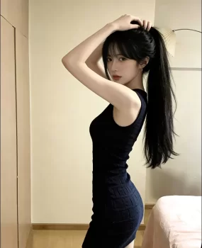 反差骚妹好身材太诱惑了