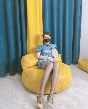 旗袍古韵风修长气质黑丝美腿眼镜妹真很骚