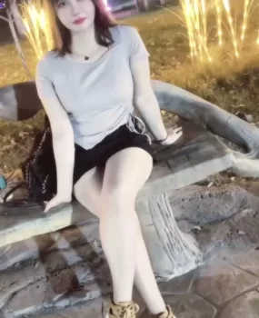 很骚的妹子，需要的兄弟进来看看