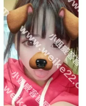 17岁嫩妹子小女友的水