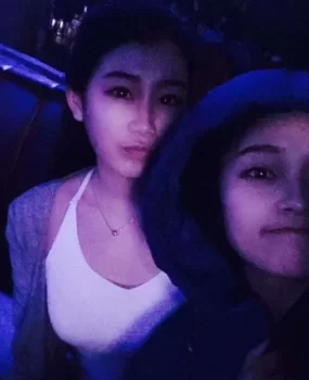 年轻嫩b妹子叶子