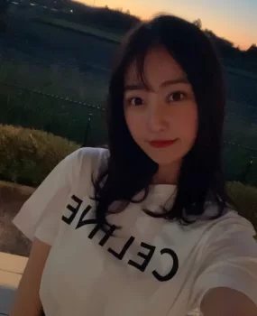 清纯学生妹，刚入行，兼职外出