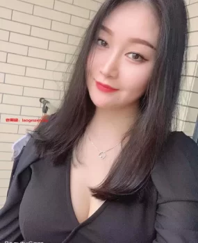 兼职小姐姐，胸大白净