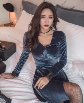 妖艳制服蓝裙子黑丝袜下班赚零花钱