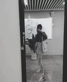 年轻漂亮的学生妹